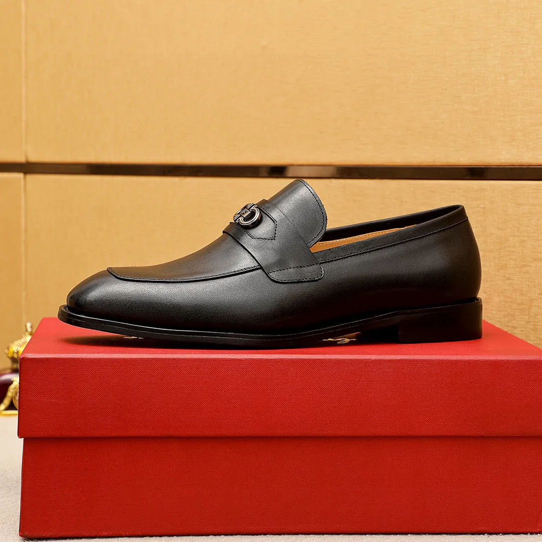 Men's shoes 💰460 💐 Product trademark: Ferragamo "Ferragamo" casual leather shoes Regular size: 38-44 (45.46🉑️customized) Product materials: Selected imported first-layer cowhide upper + luxury hardware buckle, imported water-dyed cowhide leather lining. Strong three-dimensional visual effect, original rubber outsole Color: 1⃣️color optional